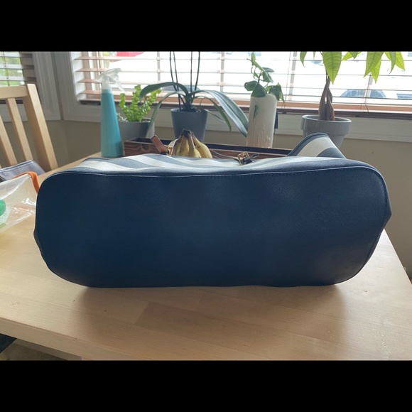 Michaels Kors Tote and Wristlet - Picture 4 of 7